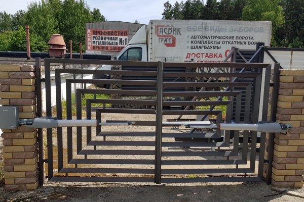 Распашные ворота из металлической трубы