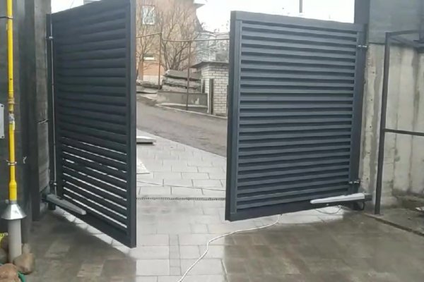 Распашные ворота из жалюзи