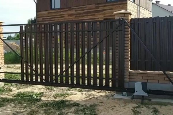 Откатные ворота из металлического штакетника