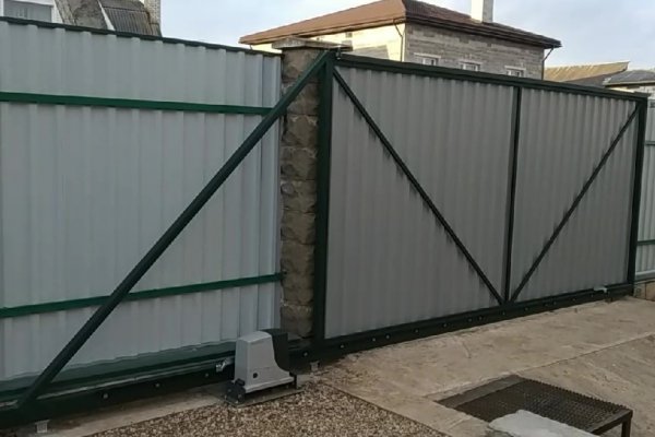 Откатные ворота из профнастила